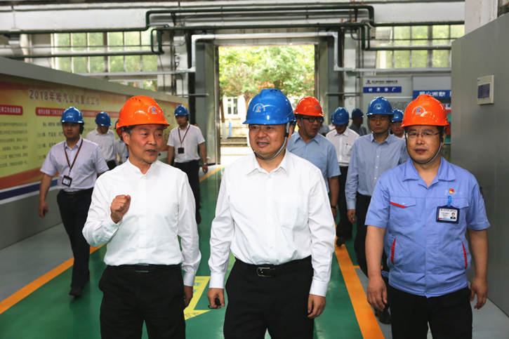 郝鵬參觀考察哈電集團所屬企業汽輪機公司 郝鵬參觀考察哈電集團所屬企業汽輪機公司
